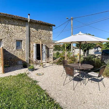 On A Vineyard Casa de Férias Savigne