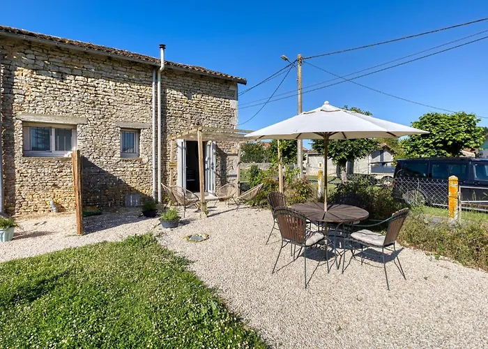 On A Vineyard Casa de Férias Savigne